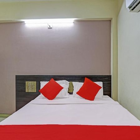 Oyo 82461 Hotel Darshan Banquet And Rooms Súrat Exteriér fotografie