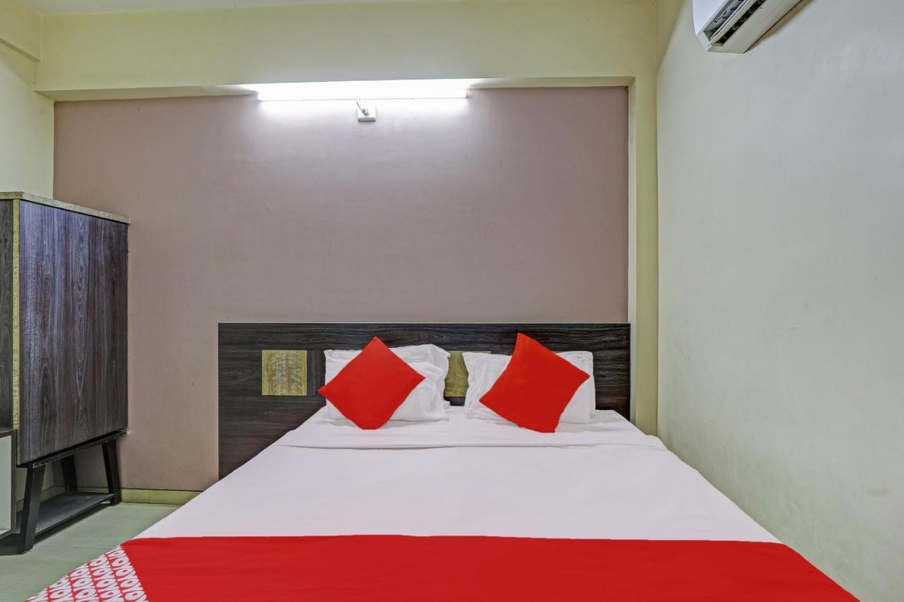 Oyo 82461 Hotel Darshan Banquet And Rooms Súrat Exteriér fotografie