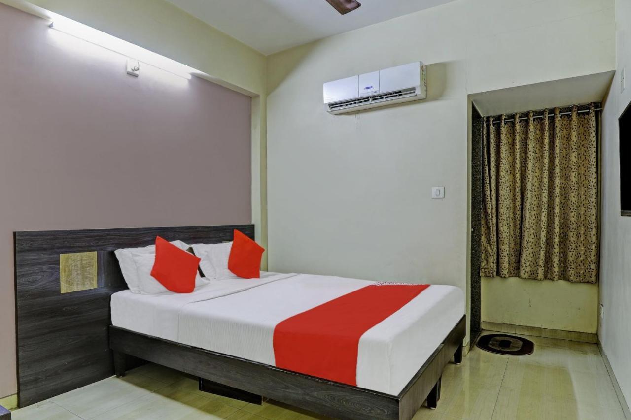 Oyo 82461 Hotel Darshan Banquet And Rooms Súrat Exteriér fotografie