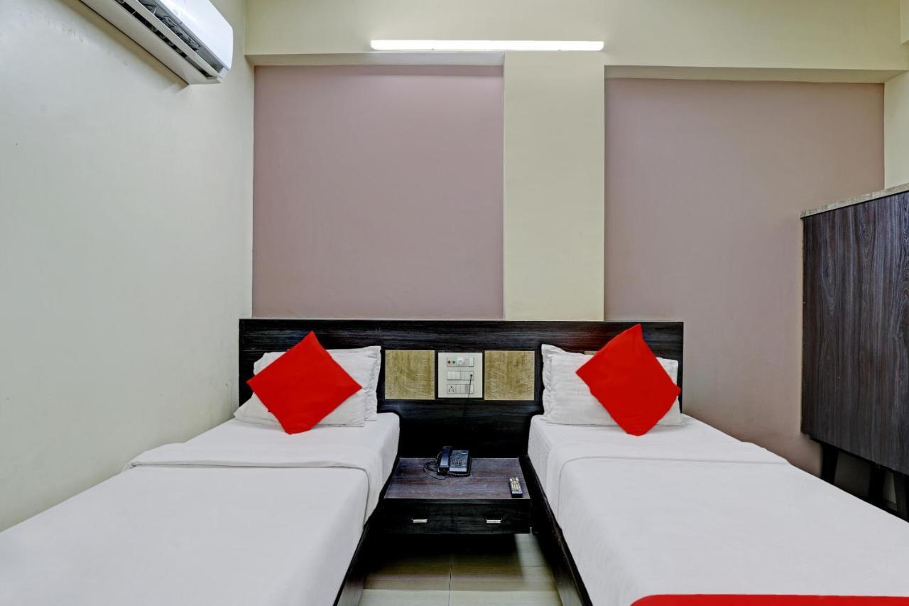 Oyo 82461 Hotel Darshan Banquet And Rooms Súrat Exteriér fotografie